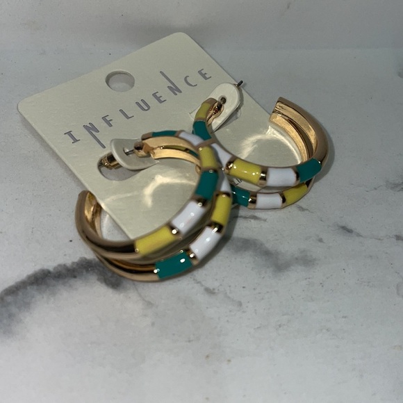 GOLD PLATED MEDIUM SIZED YELLOW/WHITE/GREEN COLOR BLOCK HOOP EARRINGS - Picture 5 of 6
